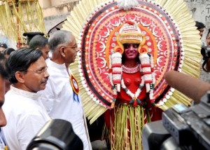 C-MS-D-Jubilee-with-M-K-Narayanan-Govenor (1)